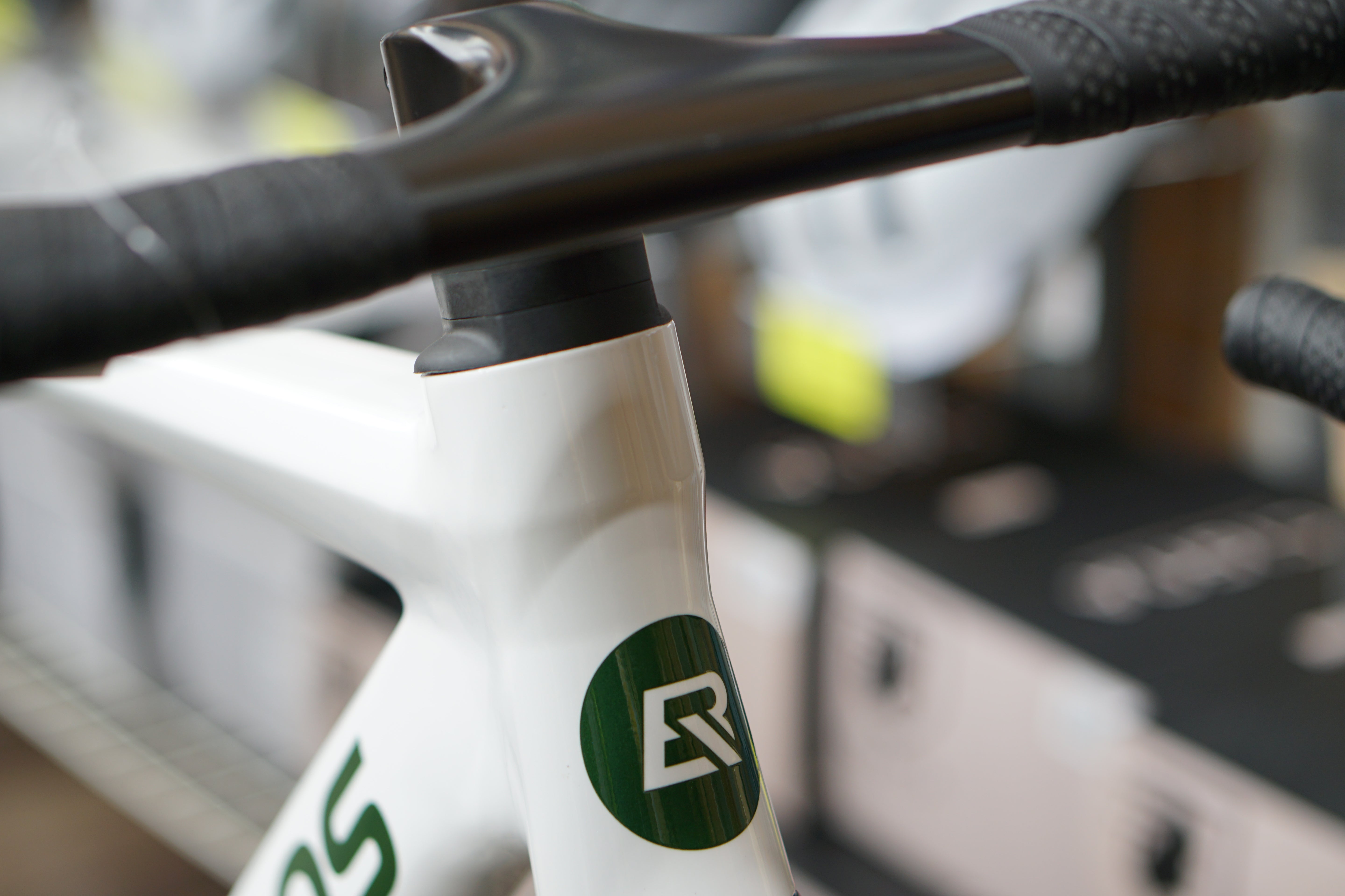 【限定入荷】ROCKBROS【ロックブロス】 W3 ロードバイク