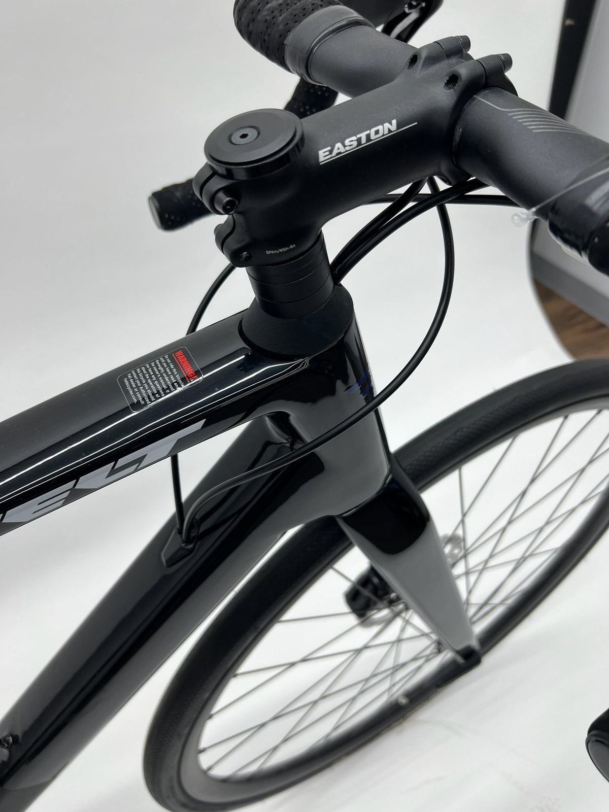 FELT VR 4.0 Advanced 105 Easton ステムとコックピット
