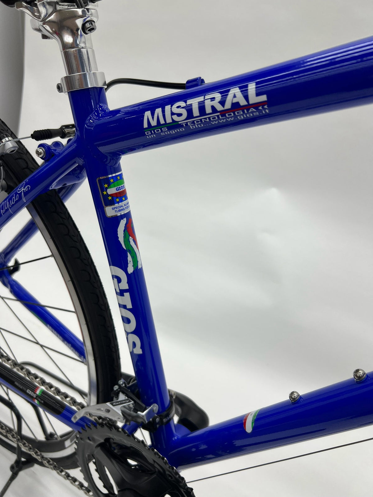 GIOS MISTRAL ジオスブルー MISTRALロゴとフレーム