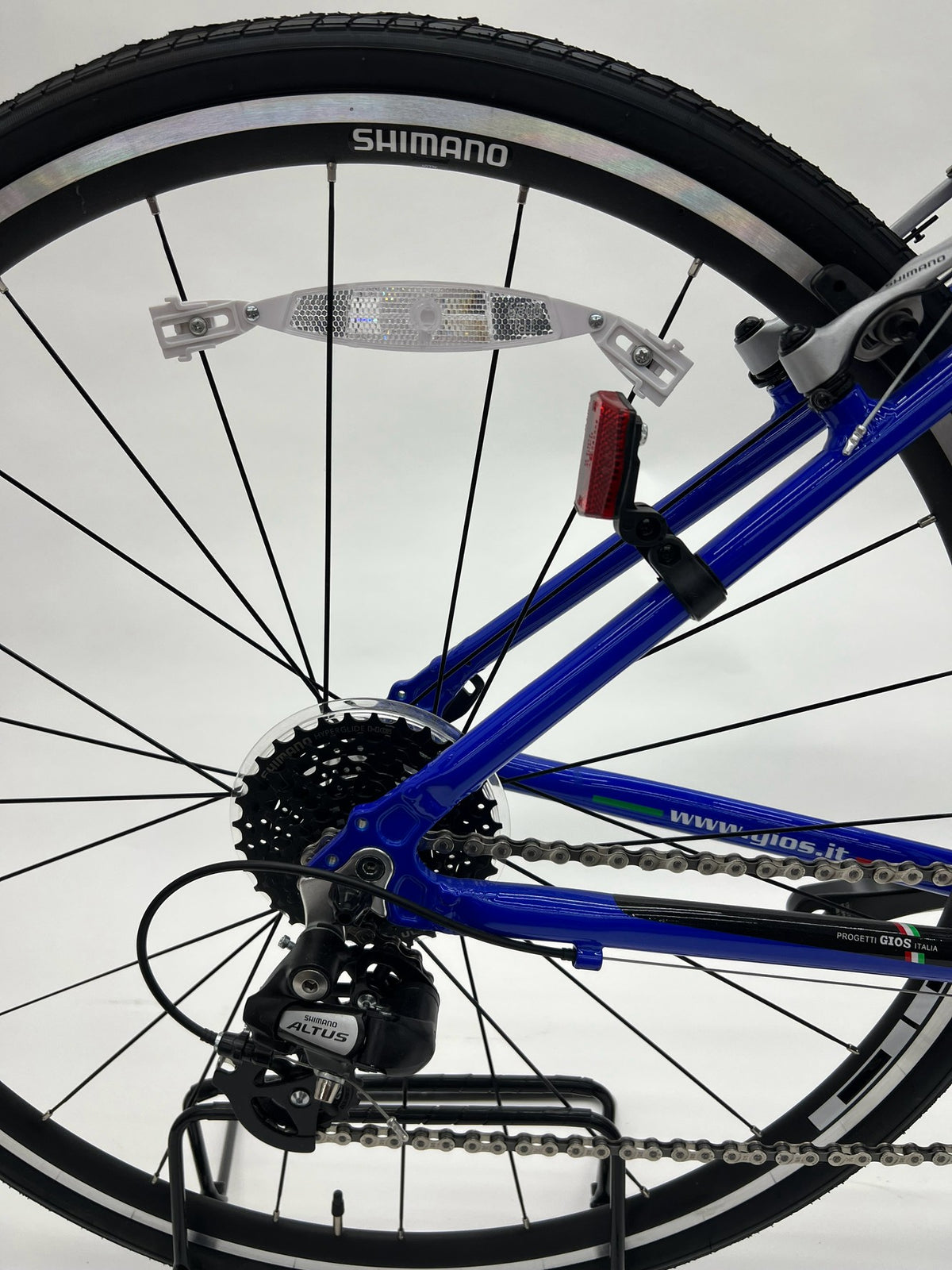 GIOS MISTRAL SHIMANO ALTUSリアディレイラーと後輪