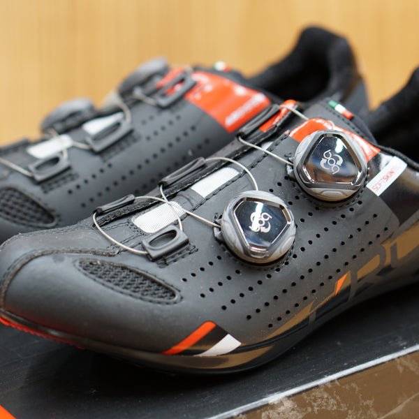 ビンディングシューズ カーボン carbon dhb サイズ42 レビュー】dhb Aeronカーボンシューズ - シンプルに良いシューズを、お